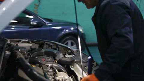 En Lugo hay que esperar varias semanas para trabajos de chapa y pintura en los talleres