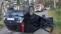 El veh�culo qued� volcado en la carretera, por lo que los servicios de emergencias tuvieron que limpiar la v�a y regular el tr�fico.