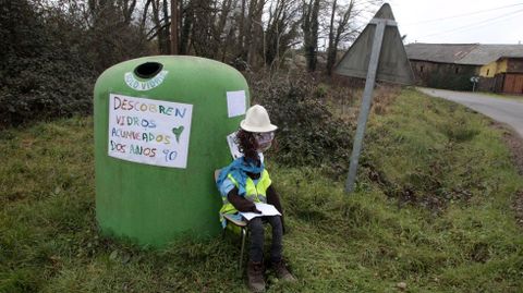 En la aldea monfortina de Cinsa denunciaron la poca frecuencia de recogida del vidrio de este contenedor