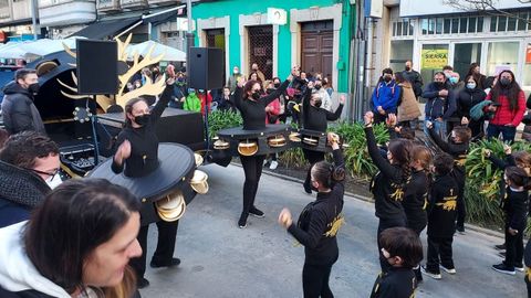 Una de las comparsas que participaron en el desfile de Sarria