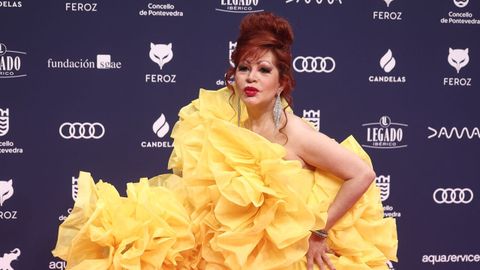 La cantante Yurena posa en la alfombra roja de los Premios Feroz