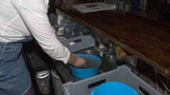 Pasadas las 14.00 horas el agua todav�a sal�a turbia en el pueblo.