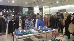 Colas para pagar en el �ltimo d�a de apertura de un Zara en Mosc�