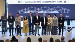 Representantes pol�ticos y responsables de la compa��a participaron en el acto oficial de inauguraci�n del nuevo edificio, situado en A Grela