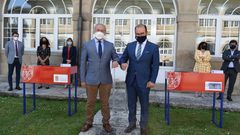 Jos� Tom� y Antonio L�pez en la firma del convenio