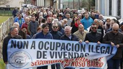 Vecinos del barrio lucense de As G�ndaras durante, contra el asalto a sus viviendas, en una imagen de archivo