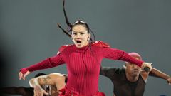 Rosal�a durante el pase en Bilbao.