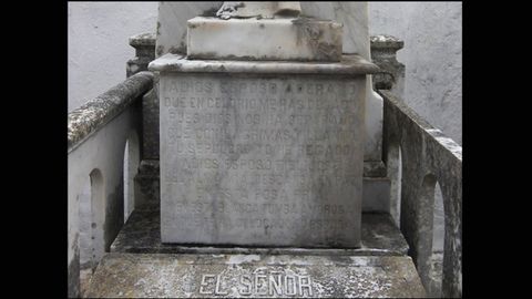 Larga dedicatoria al esposo en el cementerio de Celorio, Llanes