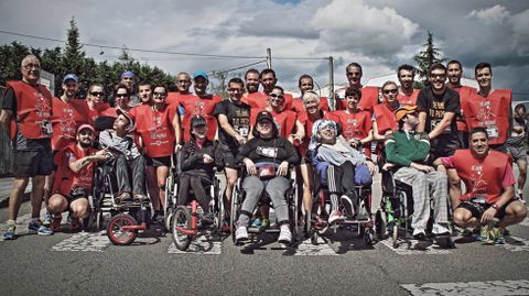 Voluntarios y socios de la ONG gijonesa D�jame tus piernas.Voluntarios y socios de la ONG gijonesa D�jame tus piernas