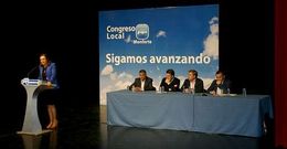 Julia Rodr�guez habla en el congreso ante D�maso L�pez, Jos� Manuel Barreiro y Jos� Manuel Balseiro.