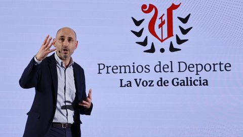 El director de La Voz de Galicia, Rub�n Santamarta, durante su intervenci�n en la gala