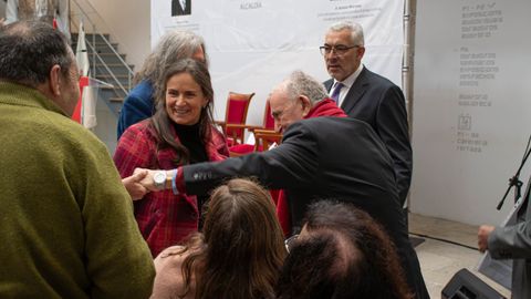 Un instante de sa�dos antes de que comezase o acto