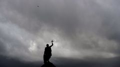 Estatua del Rey Pelayo, en la plaza del Marqu�s de Gij�n