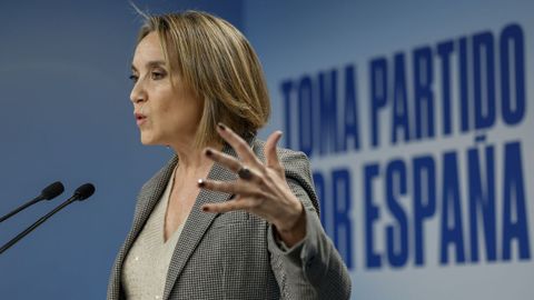 La vicesecretaria de regeneraci�n institucional del PP, Cuca Gamarra, en rueda de prensa en la sede de G�nova tras la comparecencia de Pedro S�nchez.