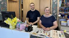 David Mart�nez y Marina Mart�n, en el nuevo local de Librer�a Marina, que est� justo al lado del que estuvo abierto durante treinta a�os