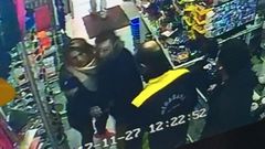 Dos viandantes frenan una brutal agresi�n en un bazar chino de A Coru�a