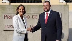 La ministra de Industria, Comercio y Turismo en funciones, Reyes Maroto, y el presidente del Principado, Adri�n Barb�n, 