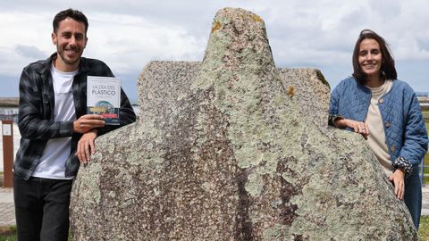 Los arousanos Juan F. Samaniego y Tania Alonso presentan su primer libro esta tarde en Casa das Formigas