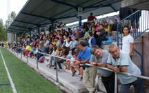 El p�blico abarrot� las gradas del campo de Vista Alegre. 