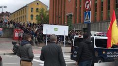 Enfrentamiento de alumnos de la Universidad de Oviedo y de simpatizantes de Vox en el campus de El Mil�n