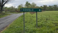 Letreiro indicador da localidade de Covelo, en B�veda, que agora pasa a ser Cubelo