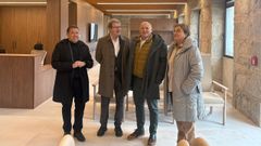 El gerente del Consorcio Galego de Servizos de Igualdade e Benestar, Perfecto Rodr�guez, junto con el delegado de la Xunta en Ourense, Manuel Pardo, y los alcaldes de Cartelle; Jaime Sousa, y de Ramir�s, Isabel Gil.