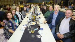 Cena de la comisi�n de fiestas de Canduas en el pabell�n de Cabana