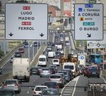 Veh�culos atrapados en un atasco en el puente del Pasaje. 