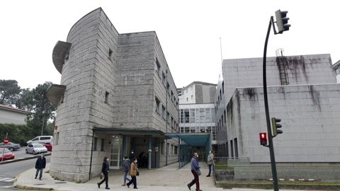 El centro de salud de San Roque, en Vilagarca, de 1972, es uno de los que darn paso a uno nuevo en la vieja Comandancia Naval