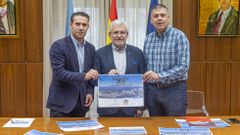 El director de la estaci�n de esqu�, Gustavo Samart�n; el vicepresidente de la Diputaci�n, Rosendo Fern�ndez; y el responsable de Deportes, Bernardino Gonz�lez, presentaron EsquiOu 2020