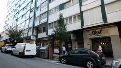 El edificio situado en el n�mero 5 de la calle Santiago de Chile, donde llevan a�os sufriendo un narcopiso.