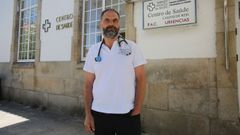 Nino Barreiro, este domingo en el PAC de Caldas de Reis, es uno de los mdicos del rea de Pontevedra y O Salns que estn en la bolsa voluntaria para cubrir guardias