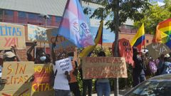 Concentracin de solicitantes de asilo frente a la Oficina de Asilo y Refugio en Madrid el pasado mes de junio