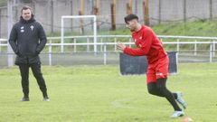 Crist�bal observa el trabajo de Manel durante una sesi�n preparatoria en A G�ndara.