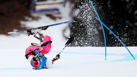 La esquiadora paral&iacute;mpica Audrey Pascual, durante la ca&iacute;da en la primera manga.