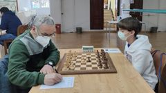 El noi�s Iago Fern�ndez, durante una de sus partidas.