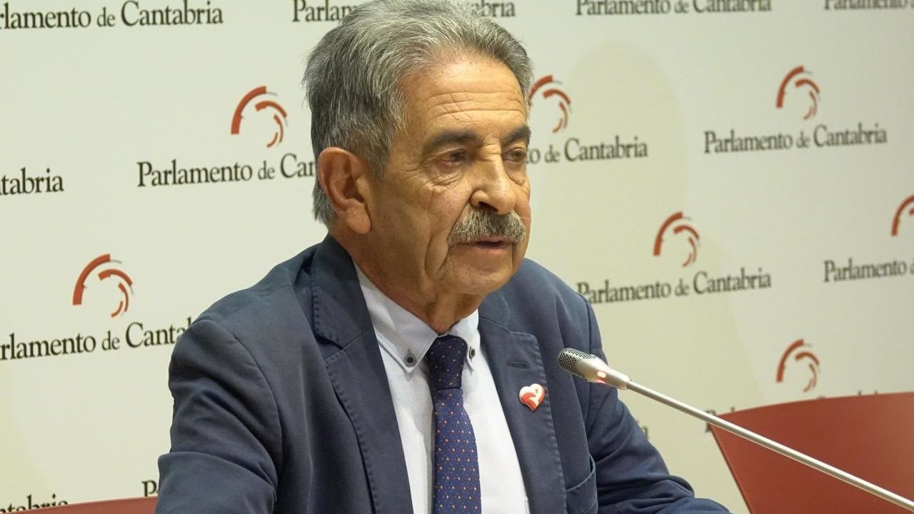 Miguel Ángel Revilla inaugura el foro que impulsa La Voz para debatir el futuro del medio rural