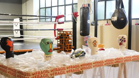 Obras en los guantes de la subasta Lienzos de 12 Onzas