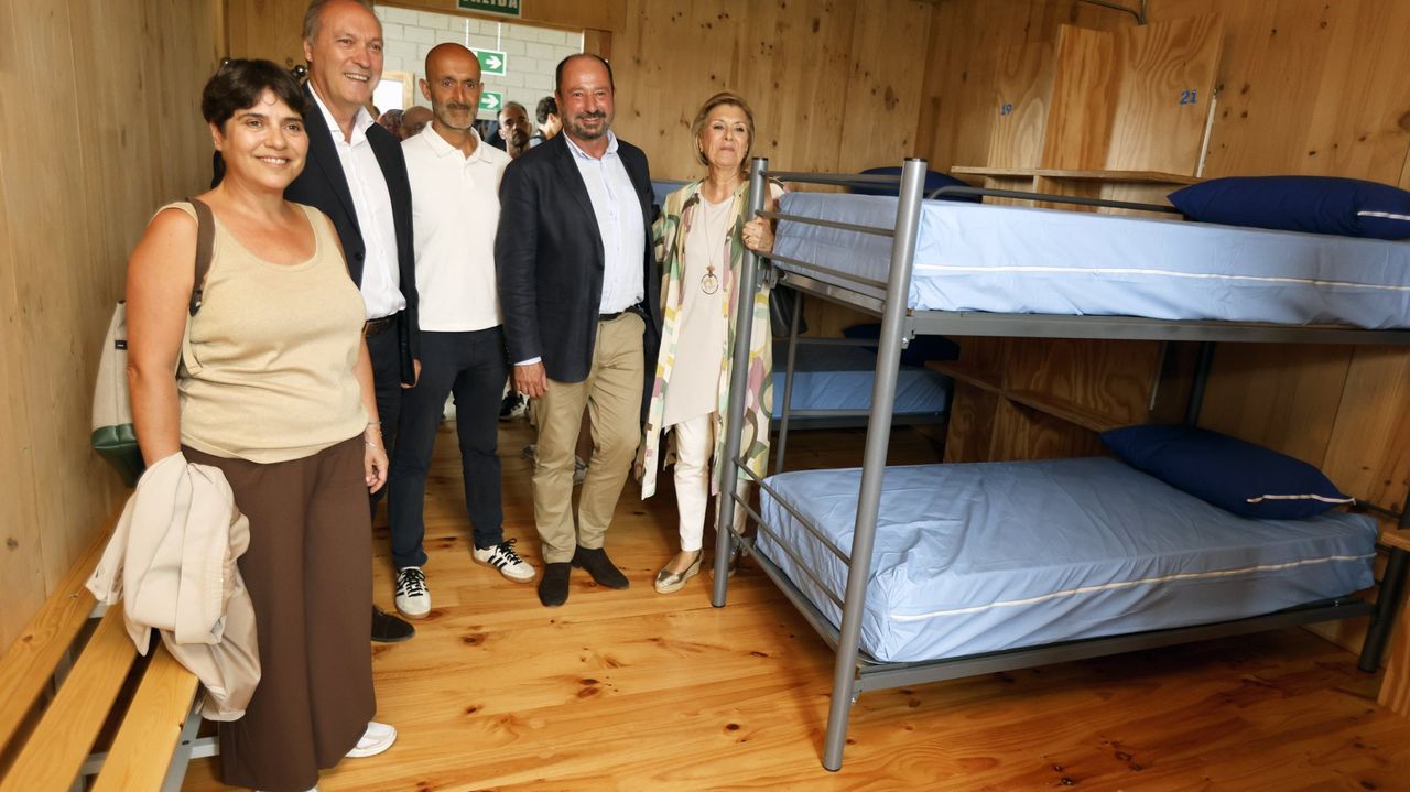 Turismo cierra cautelarmente el albergue de Carril tras caerse los paneles del techo