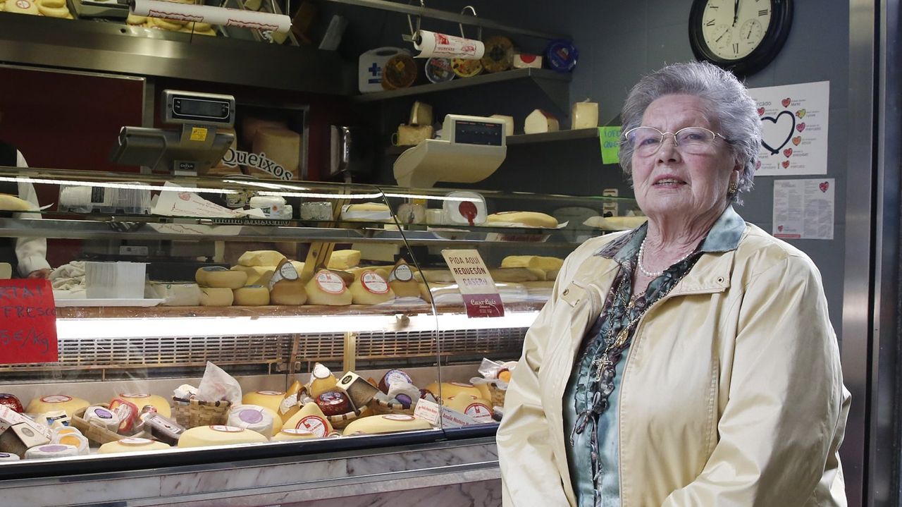 Adiós a la fundadora de Queixos Amalia, un emblemático puesto del mercado de Ourense