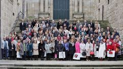 Foto de famlia de los 255 sanitarios que se jubilaron en Ourense