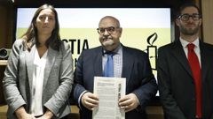 La coordinadora de Amnista Internacional en Catalua, Adriana Ribas; el director de Amnista Internacional Espaa, Esteban Beltrn, y el asesor legal y de polticas de AI, Daniel Joloy