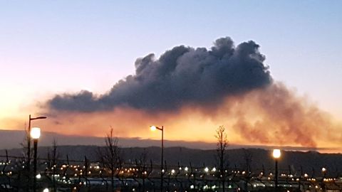 Nube de contaminacin, de archivo, en la zona oeste de Gijn