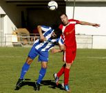 V�ctor, a la derecha, en un partido de pretemporada.