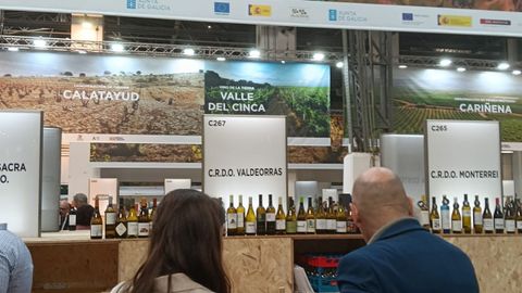 Un puesto con los vinos de la DO Valdeorras
