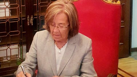 Mar�a Elena Rodr�guez-Vigil 