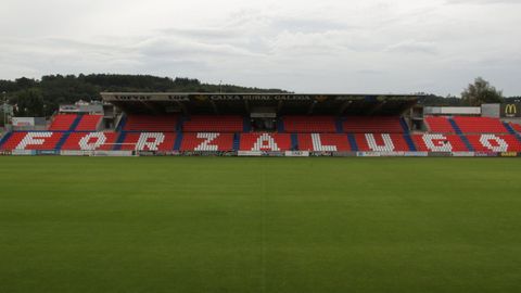 Imagen de la zona de Tribuna del Ángel Carro, donde faltaron asientos para abonados en el partido ante el Tenerife.