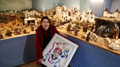 Paula P�rez, con su bel�n, en Mondariz-Balneario y un dibujo que le hicieron a su padre, Manolo, que refleja la afici�n de �l por los�nacimientos.