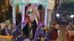 La cabalgata de Reyes Magos llega al centro de Ferrol.
