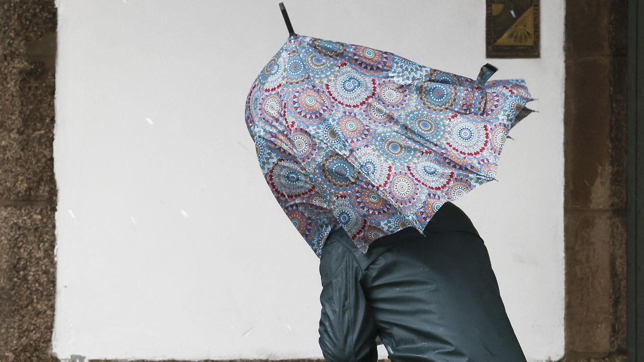 Una borrasca profunda pone en alerta a Galicia por vientos fuertes